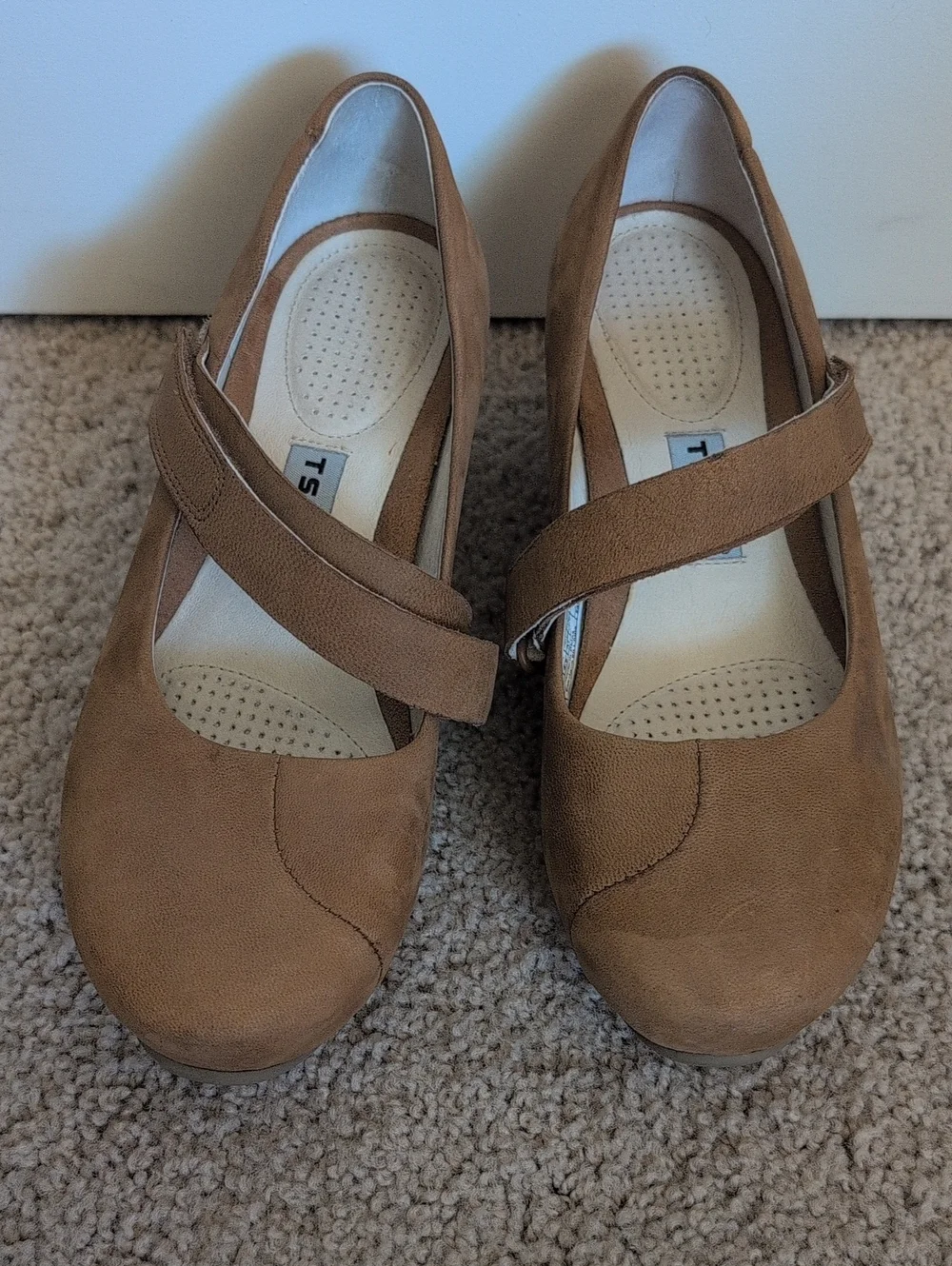 Tsubo Tan Crossover Strap Platform Mary Janes